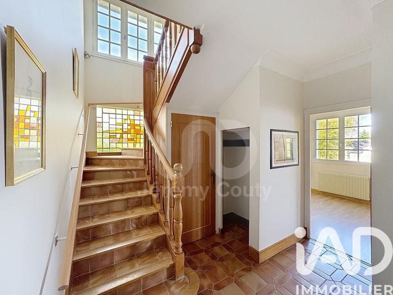 Maison - 239 m² - 9 pièces