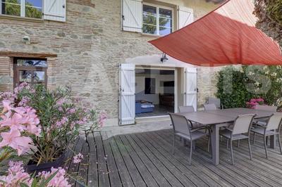 Propriété - 333 m² - 10 pièces