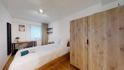 Chambre - 11 m² - 14 pièces