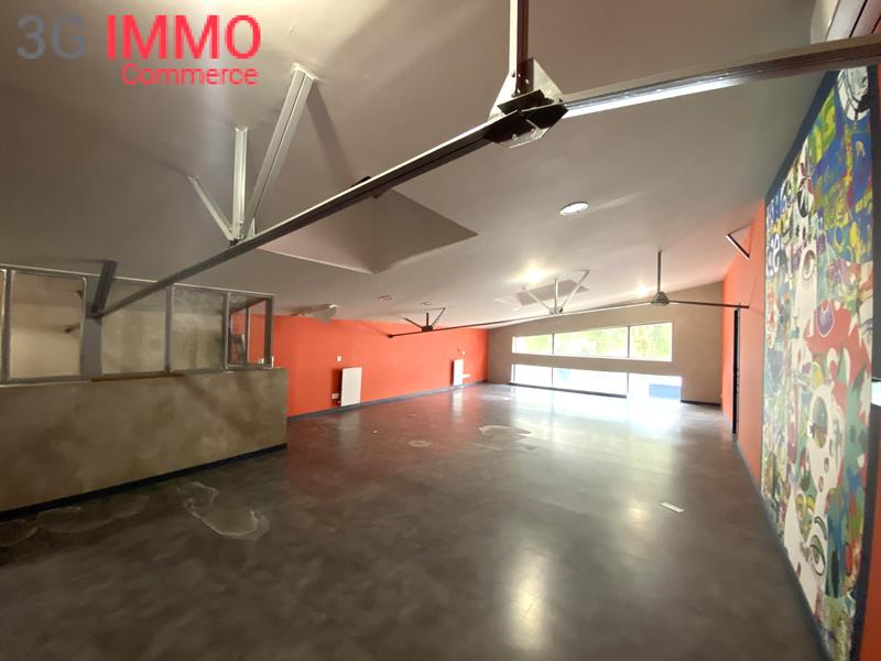 Local commercial - 360 m² - 6 pièces