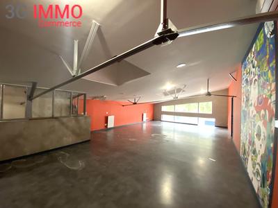 Local commercial - 360 m² - 6 pièces