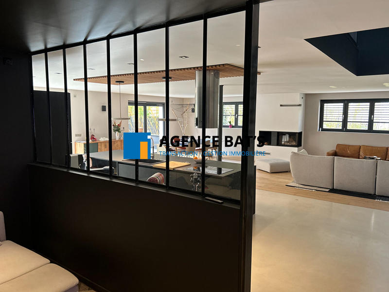 Maison - 247 m² - 7 pièces