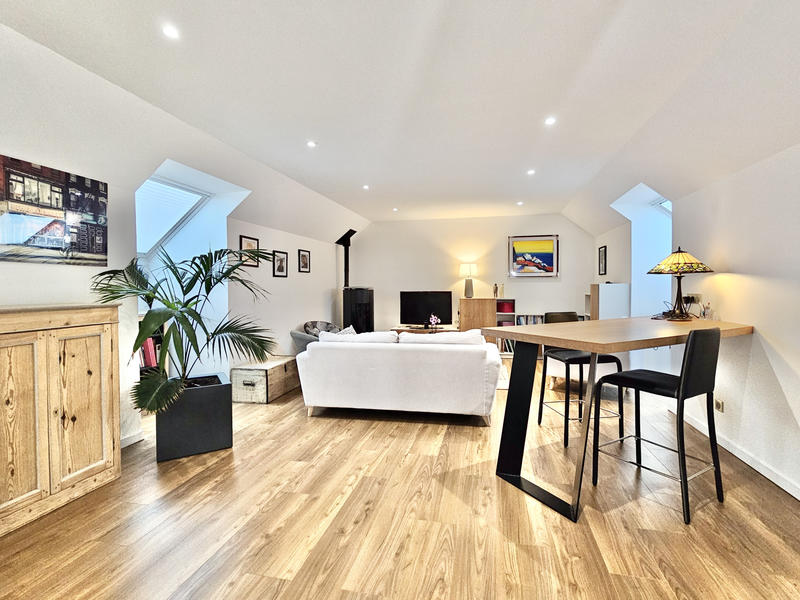 Maison - 221 m² - 8 pièces