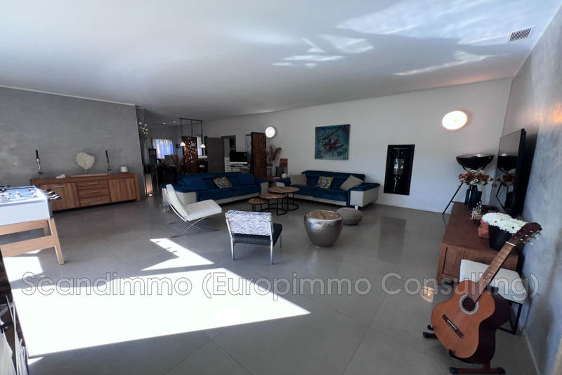 Maison - 231 m² - 7 pièces