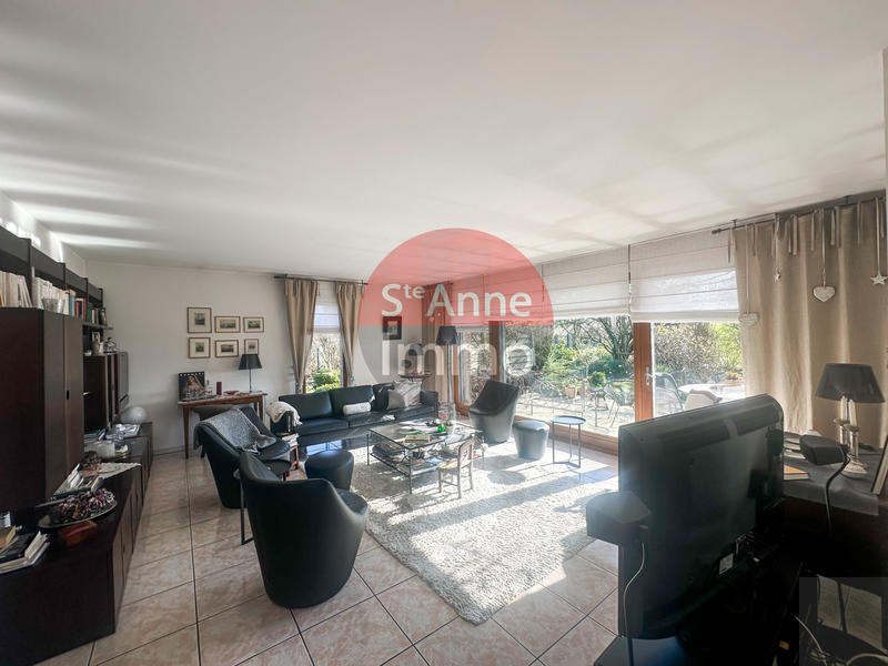 Maison - 195 m² - 11 pièces