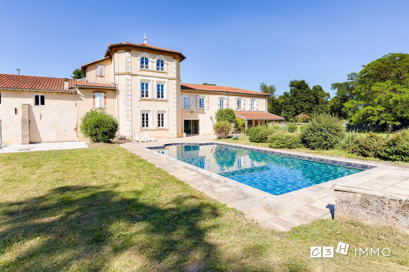 Château - 520 m² - 12 pièces