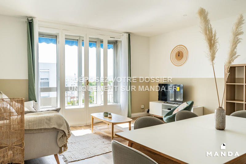 Chambre - 9 m² - 6 pièces