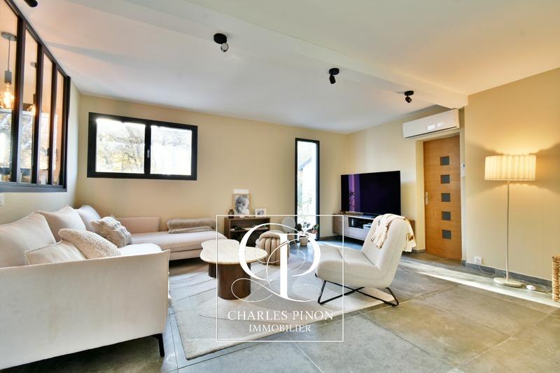 Villa - 219 m² - 6 pièces