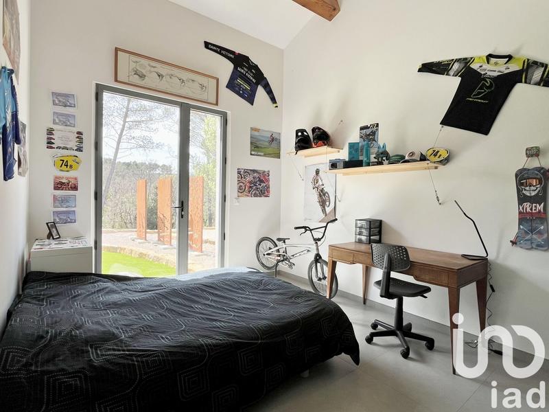 Maison - 256 m² - 7 pièces