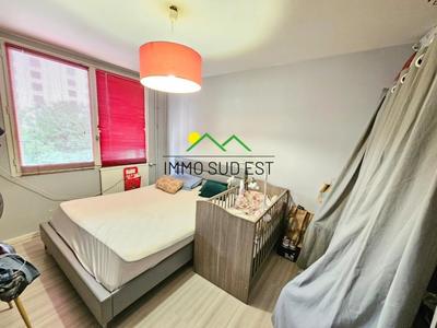 Appartement - 97 m² - 5 pièces