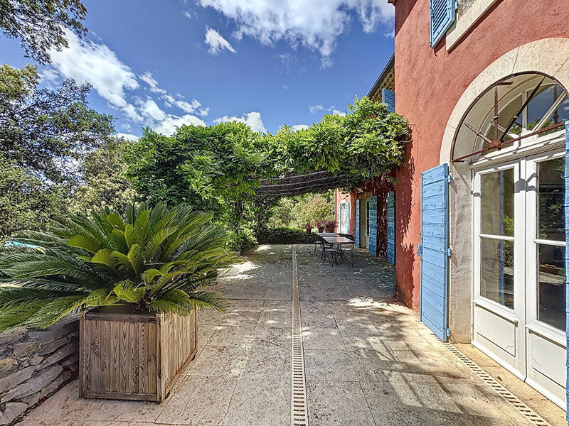 Demeure - 357 m² - 10 pièces