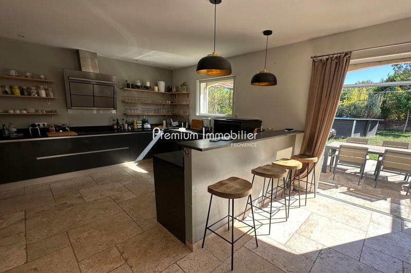 Maison - 220 m² - 5 pièces