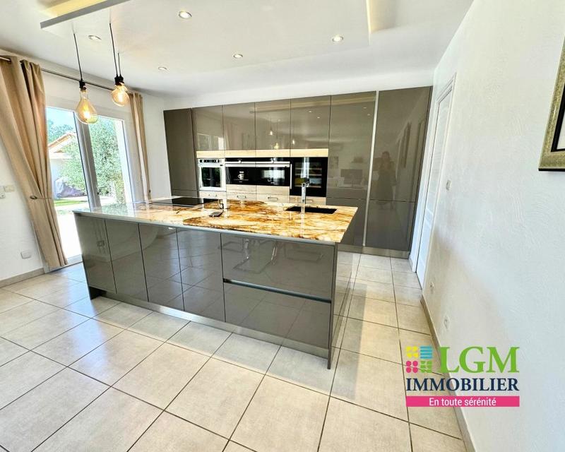 Villa - 206 m² - 6 pièces