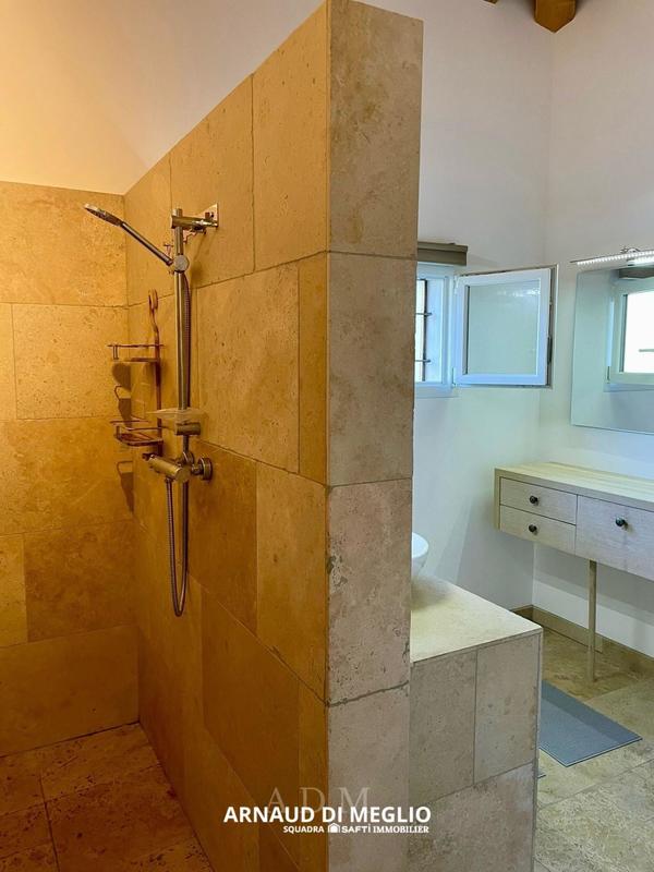 Villa - 324 m² - 11 pièces