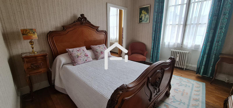 Maison - 210 m² - 8 pièces