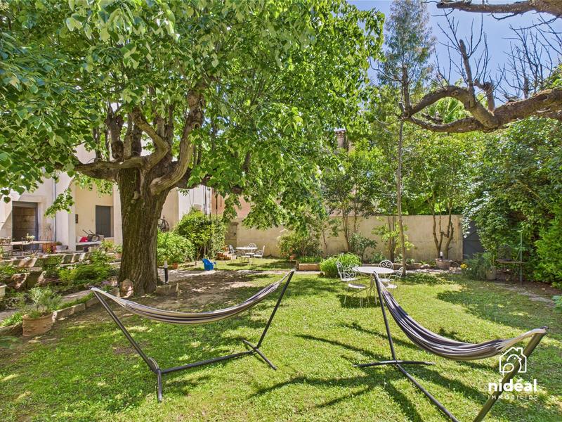 Maison - 270 m² - 15 pièces