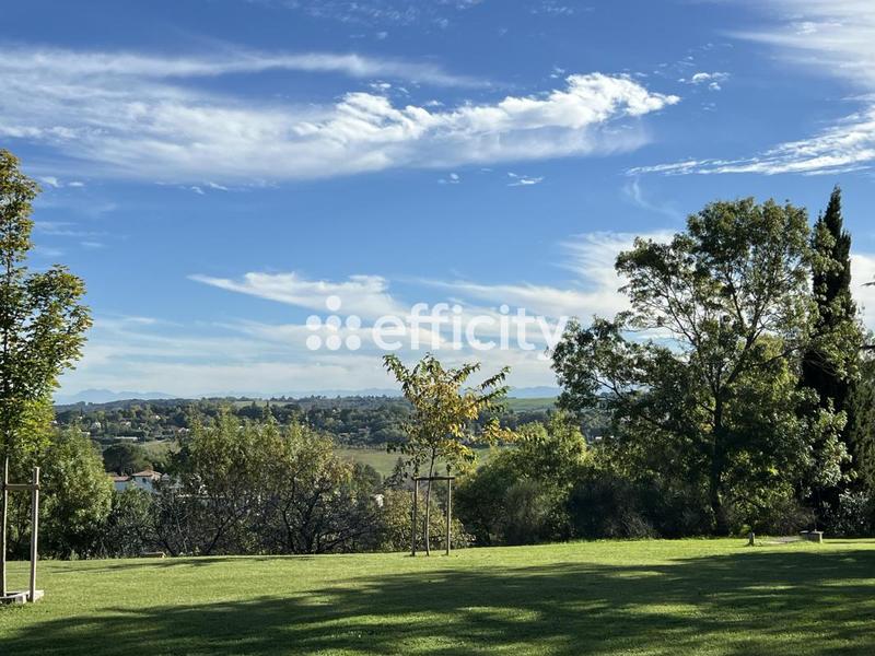 Maison - 416 m² - 8 pièces