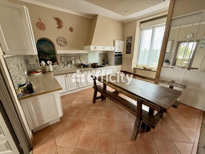 Maison - 263 m² - 8 pièces