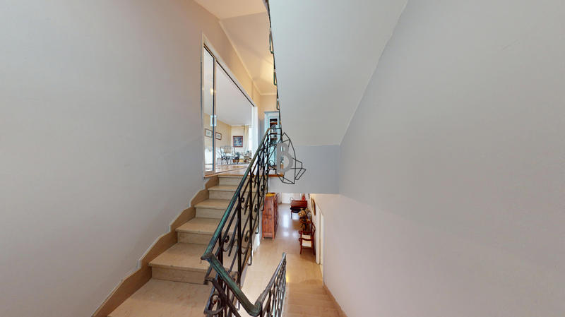 Maison - 250 m² - 8 pièces