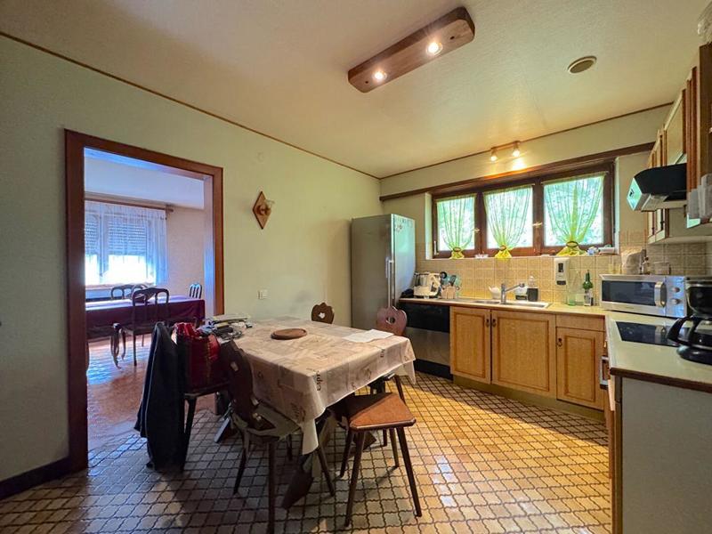 Maison - 250 m² - 9 pièces