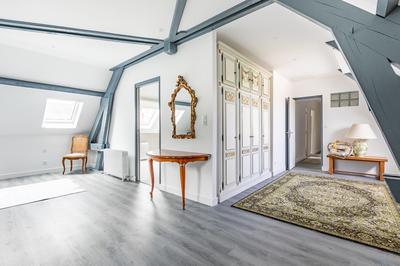 Maison - 260 m² - 8 pièces