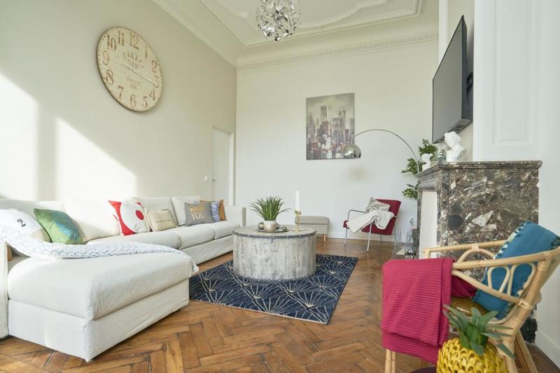 Demeure - 233 m² - 11 pièces