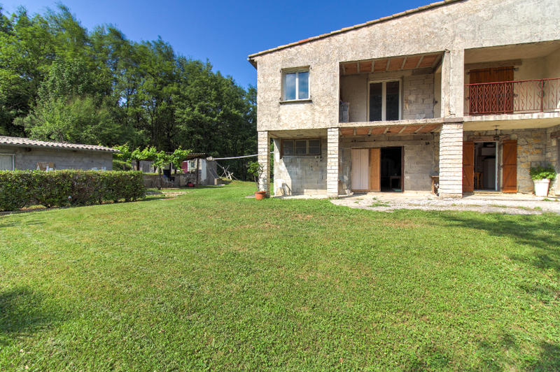 Maison - 270 m² - 8 pièces