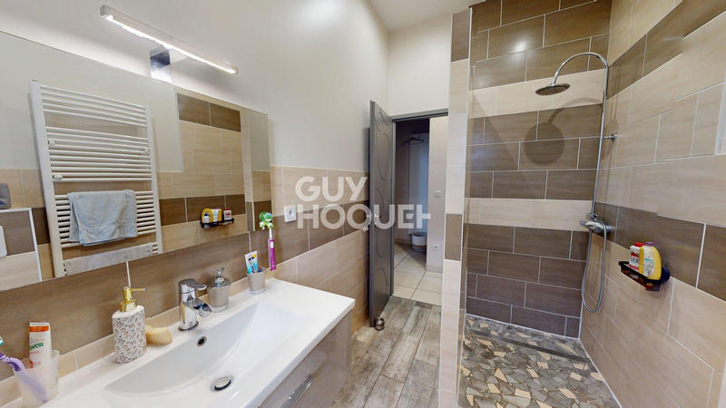 Maison - 270 m² - 8 pièces