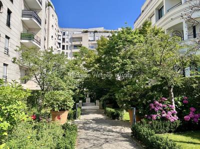 Appartement - 94 m² - 4 pièces