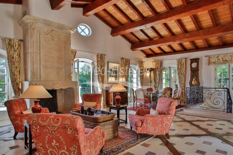 Demeure - 863 m² - 12 pièces