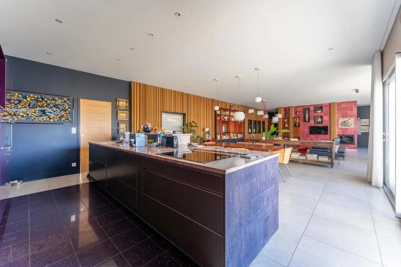 Maison - 230 m² - 8 pièces