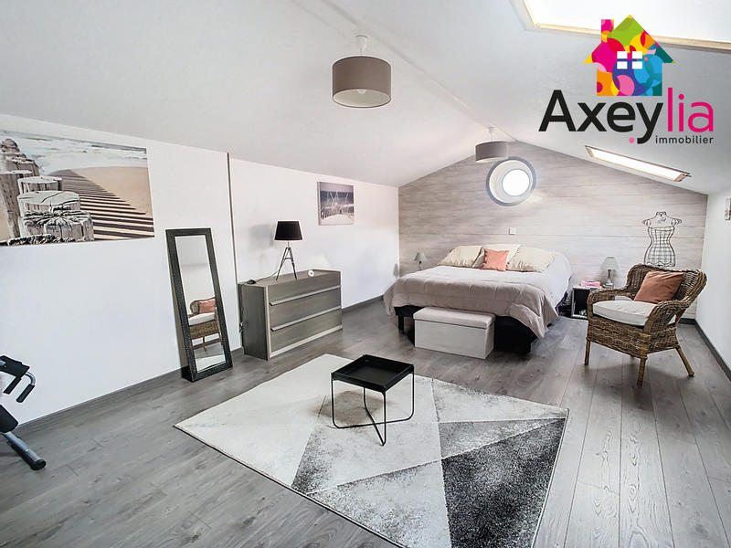 Maison - 220 m² - 10 pièces