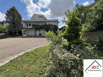 Maison - 418 m² - 10 pièces