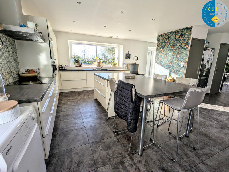 Maison - 230 m² - 6 pièces