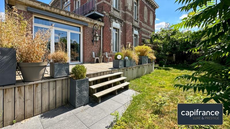 Maison de maîtres - 370 m² - 13 pièces