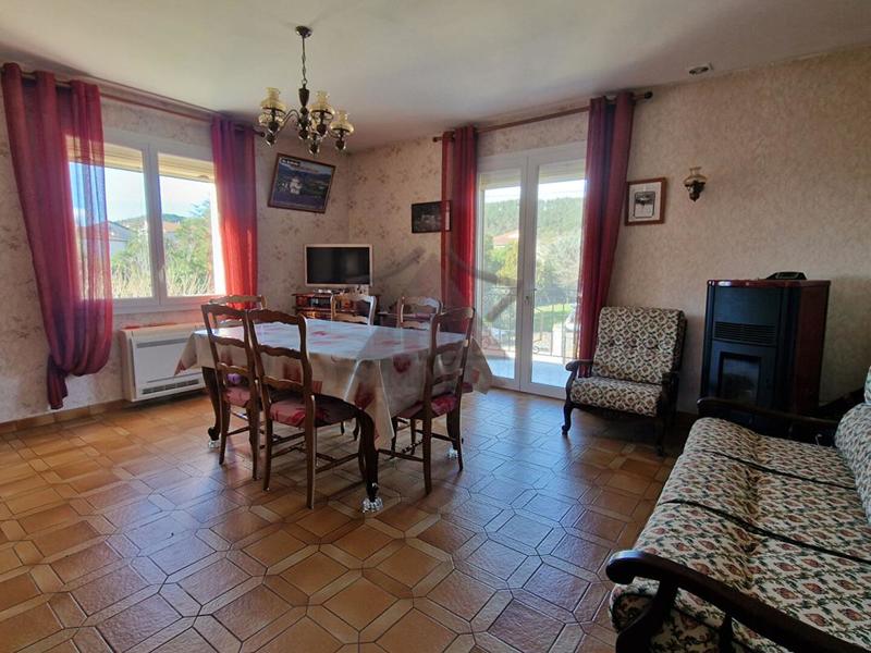 Maison - 240 m² - 9 pièces