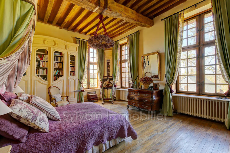 Maison - 900 m² - 10 pièces