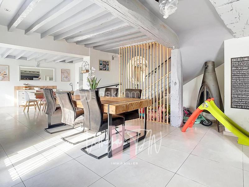 Demeure - 284 m² - 12 pièces