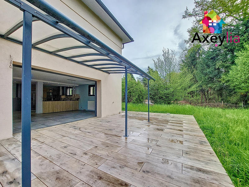 Maison - 240 m² - 10 pièces