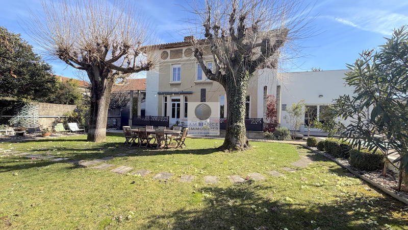 Maison - 306 m² - 10 pièces