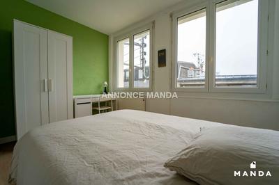 Chambre - 10 m² - 6 pièces