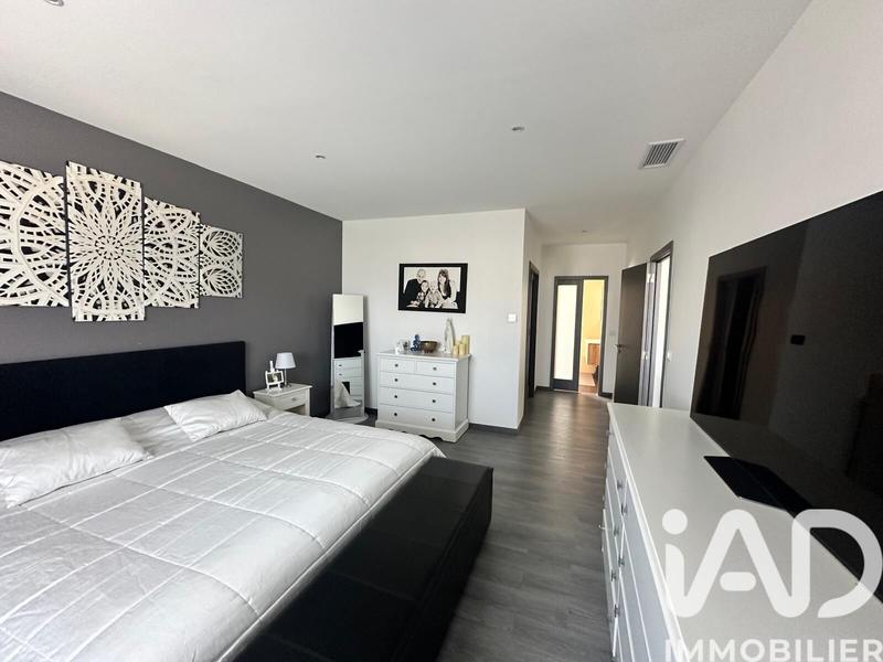 Maison - 328 m² - 6 pièces