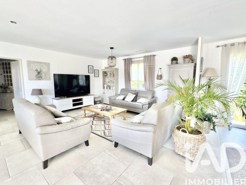 Maison - 241 m² - 8 pièces