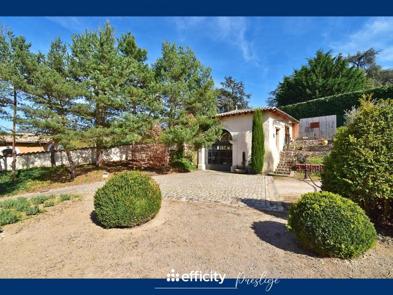 Maison - 400 m² - 8 pièces