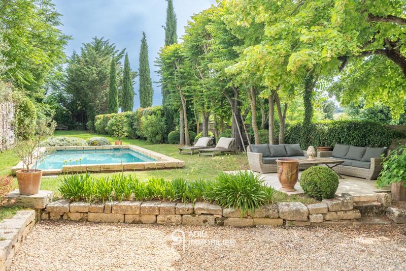 Mas - 300 m² - 7 pièces