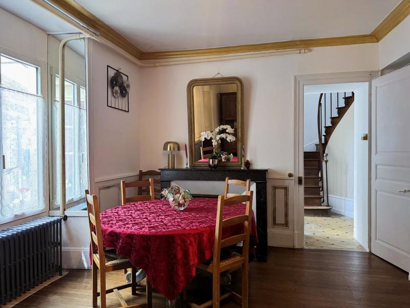 Maison - 280 m² - 10 pièces