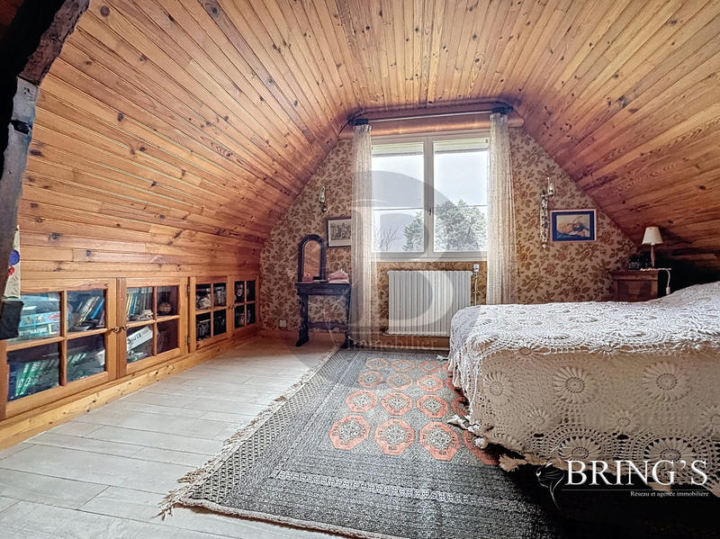 Maison traditionnelle - 188 m² - 8 pièces