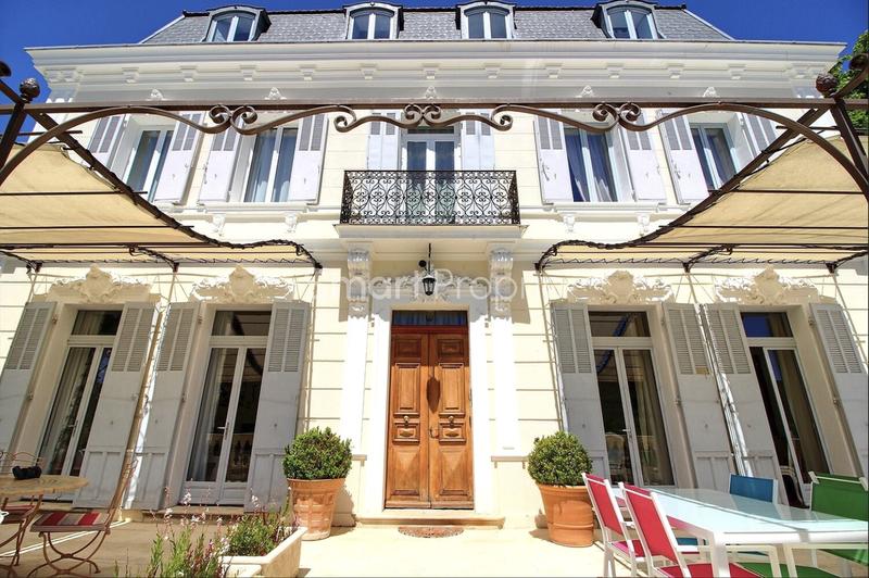 Propriété - 350 m² - 9 pièces