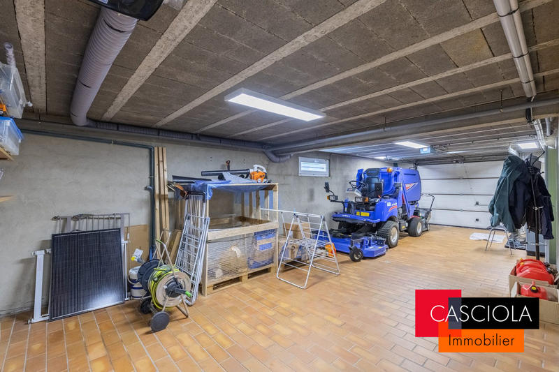 Maison - 216 m² - 7 pièces