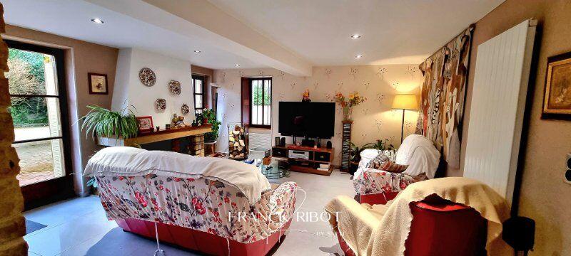 Maison - 327 m² - 10 pièces